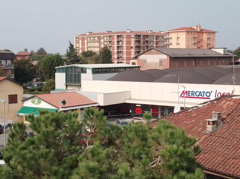 Comodo Bilocale A Brandizzo Luaran gambar